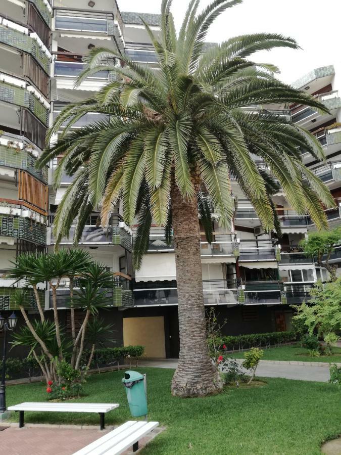 Anne Apartment Салоу Екстериор снимка