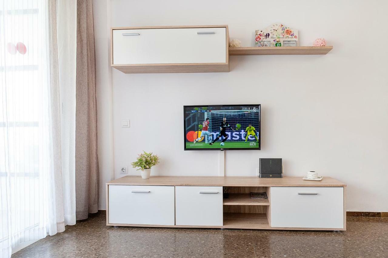 Anne Apartment Салоу Екстериор снимка
