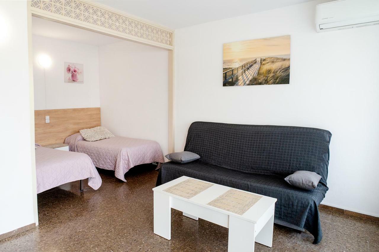 Anne Apartment Салоу Екстериор снимка