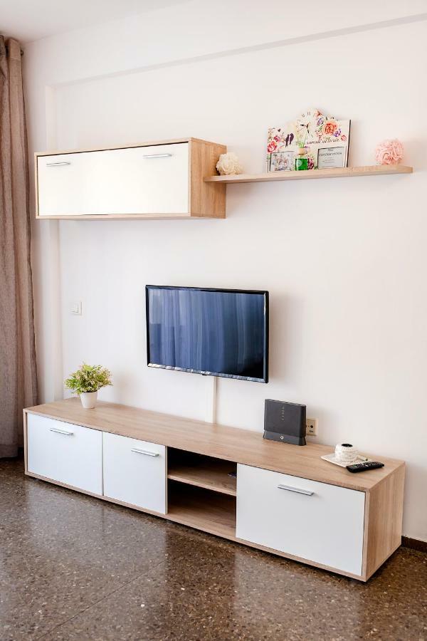 Anne Apartment Салоу Екстериор снимка