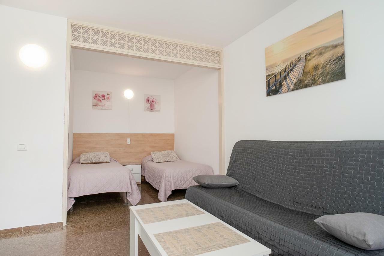 Anne Apartment Салоу Екстериор снимка