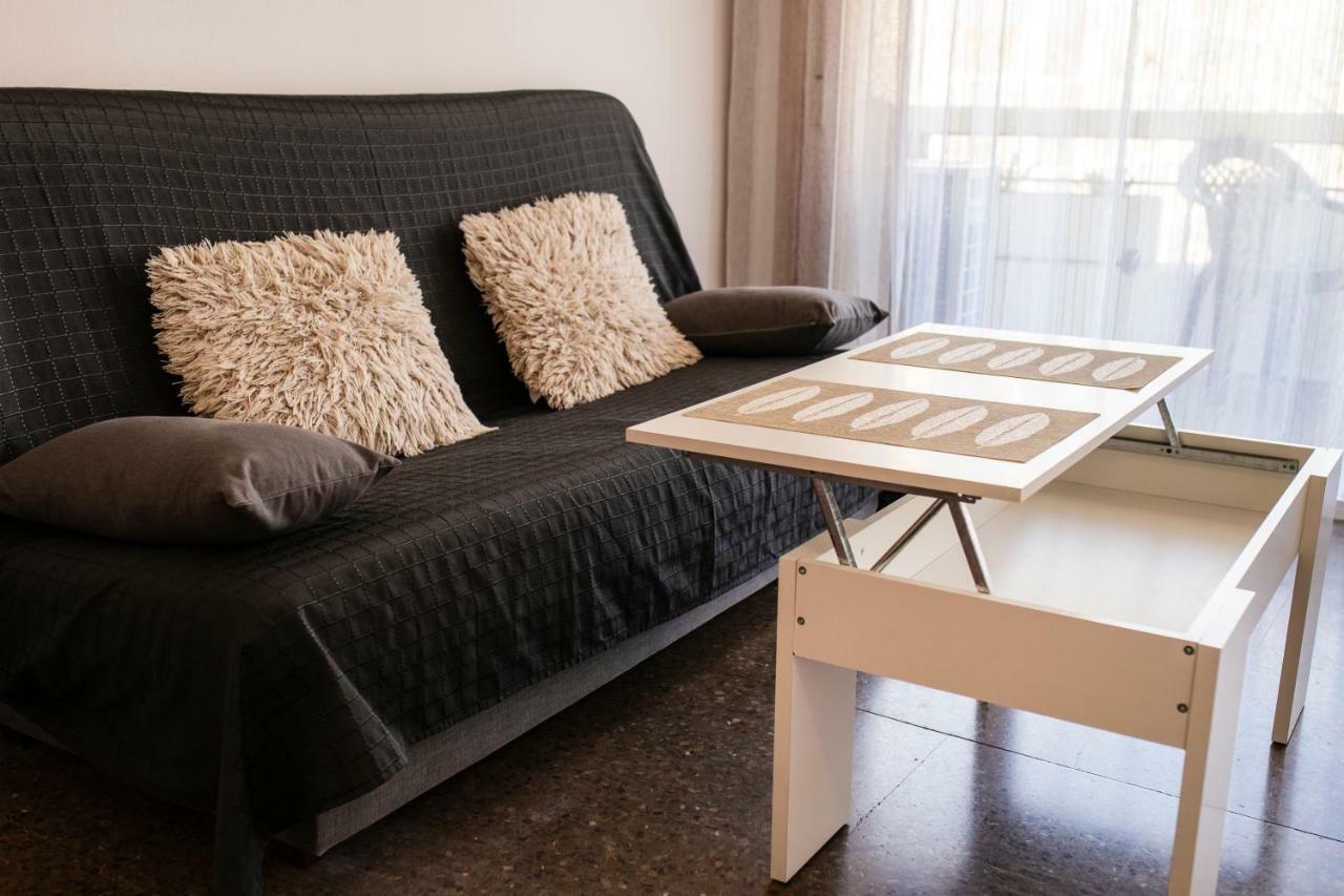 Anne Apartment Салоу Екстериор снимка
