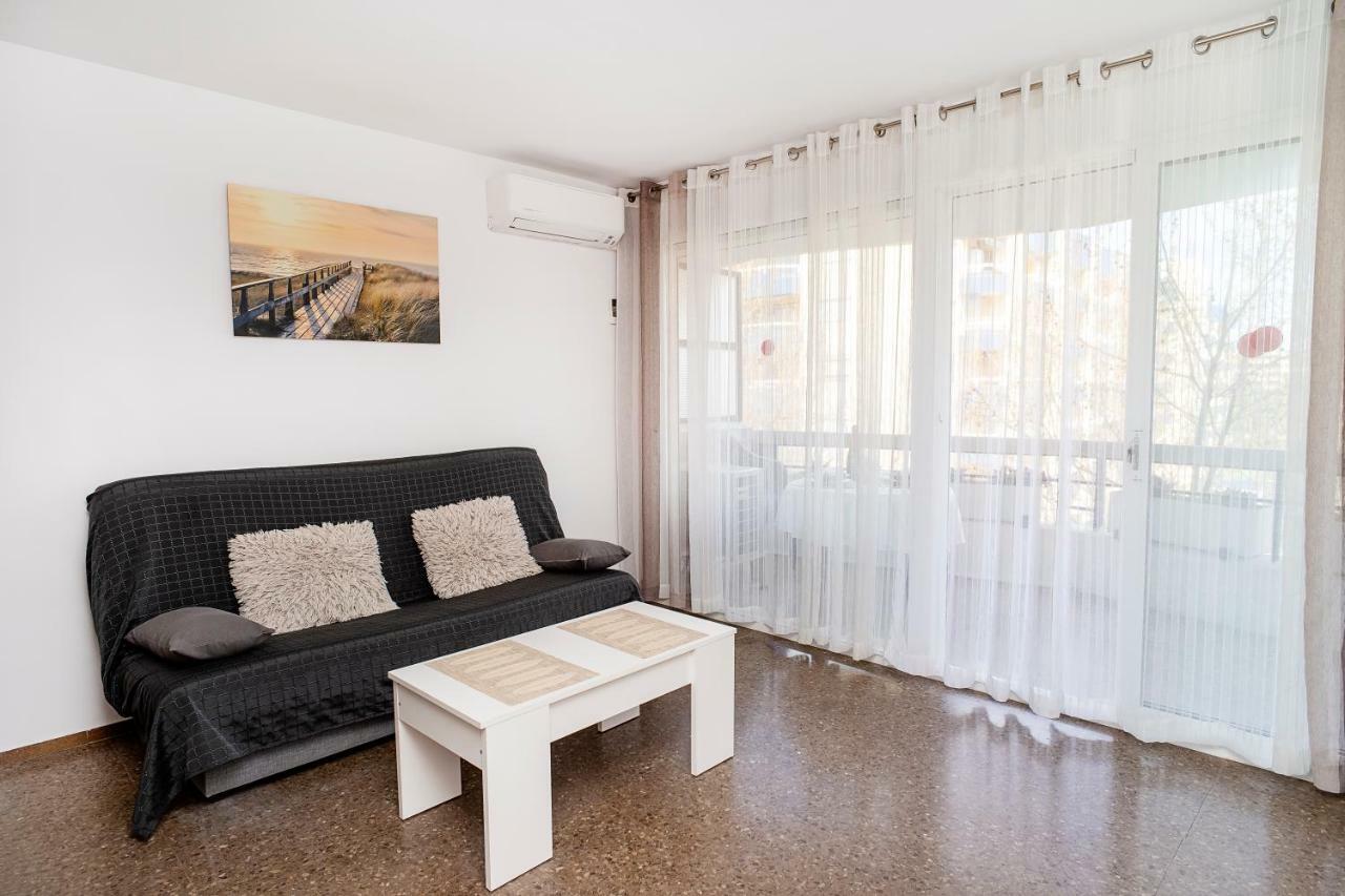 Anne Apartment Салоу Екстериор снимка