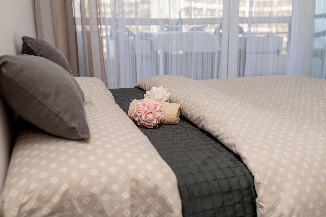 Anne Apartment Салоу Екстериор снимка