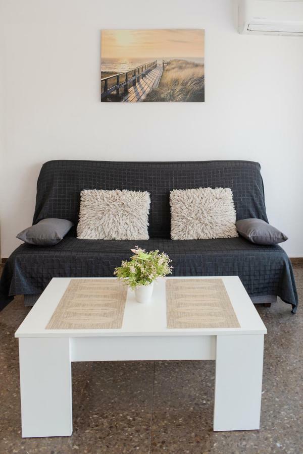 Anne Apartment Салоу Екстериор снимка