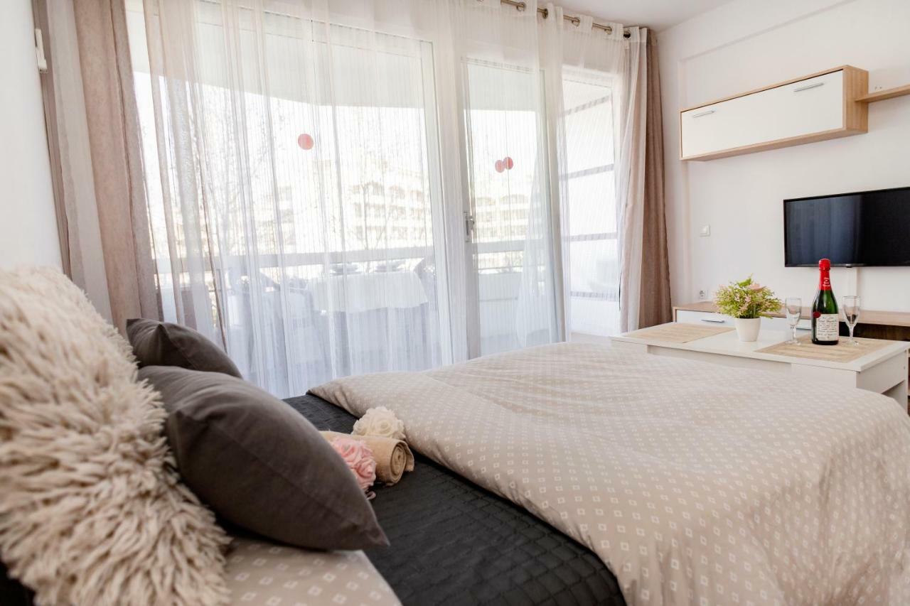 Anne Apartment Салоу Екстериор снимка