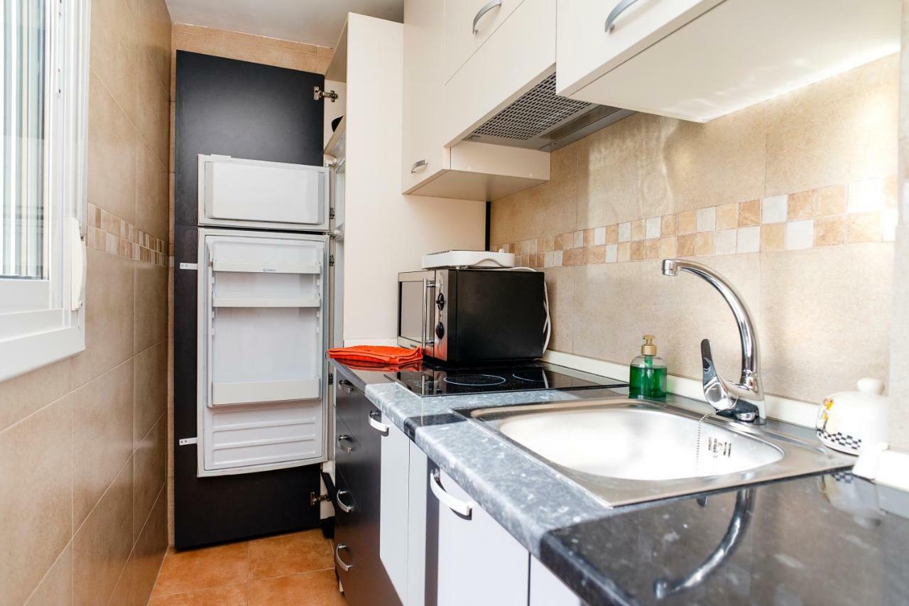 Anne Apartment Салоу Екстериор снимка