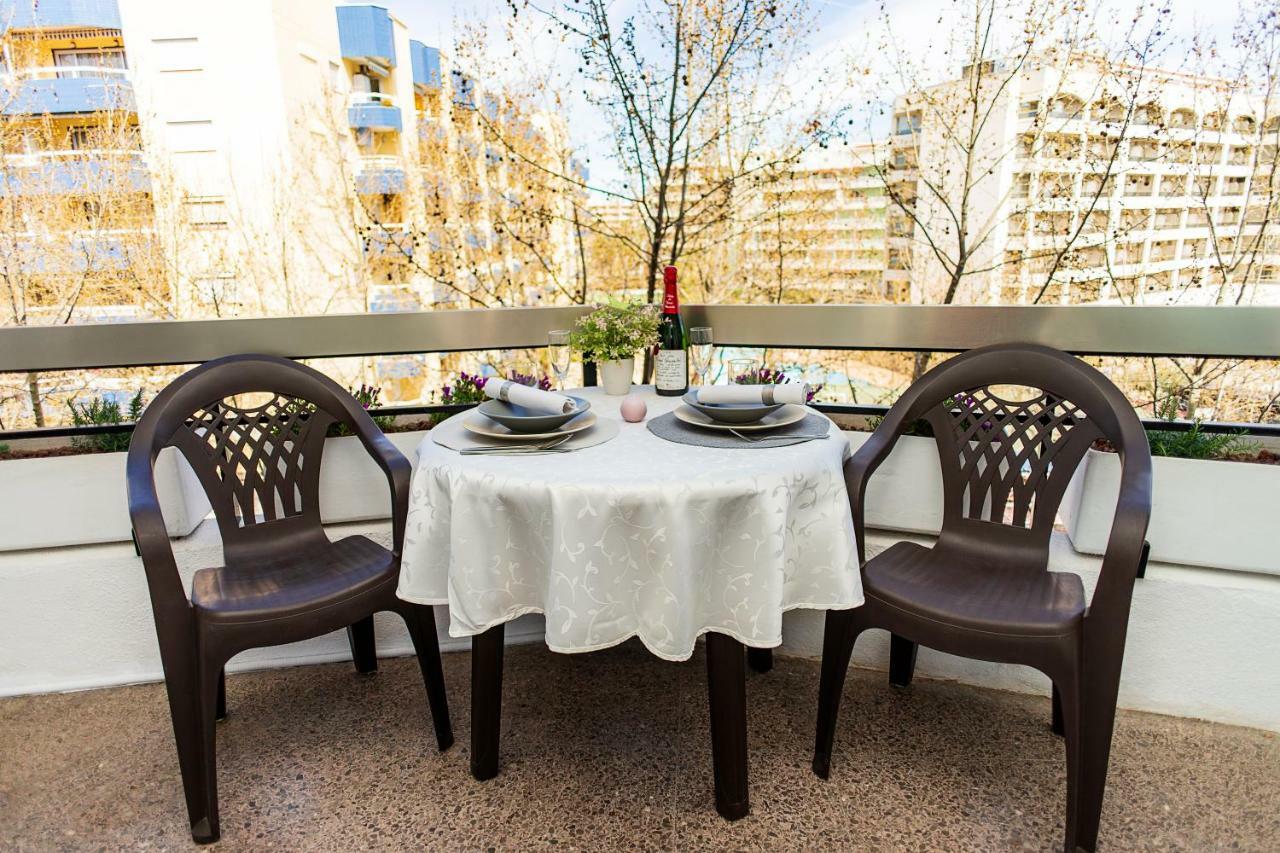 Anne Apartment Салоу Екстериор снимка