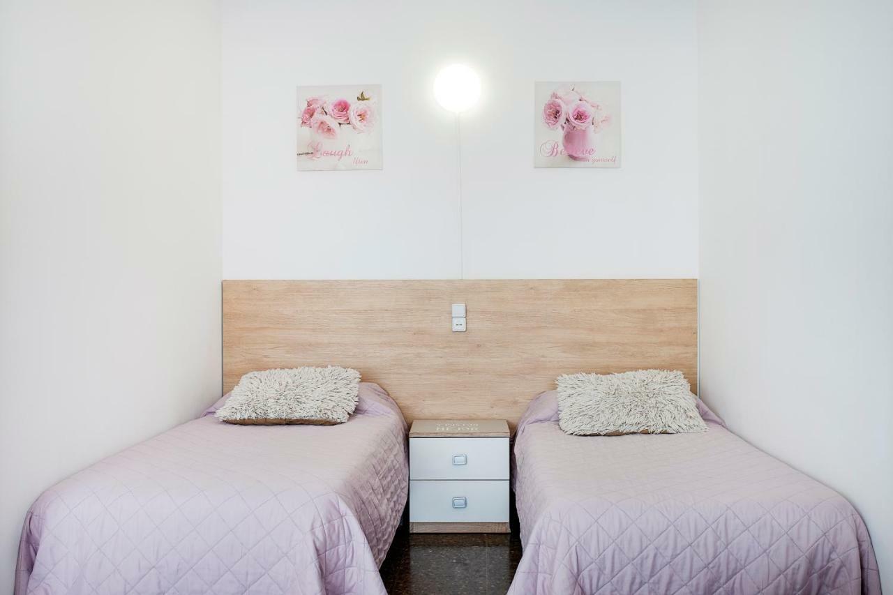 Anne Apartment Салоу Екстериор снимка