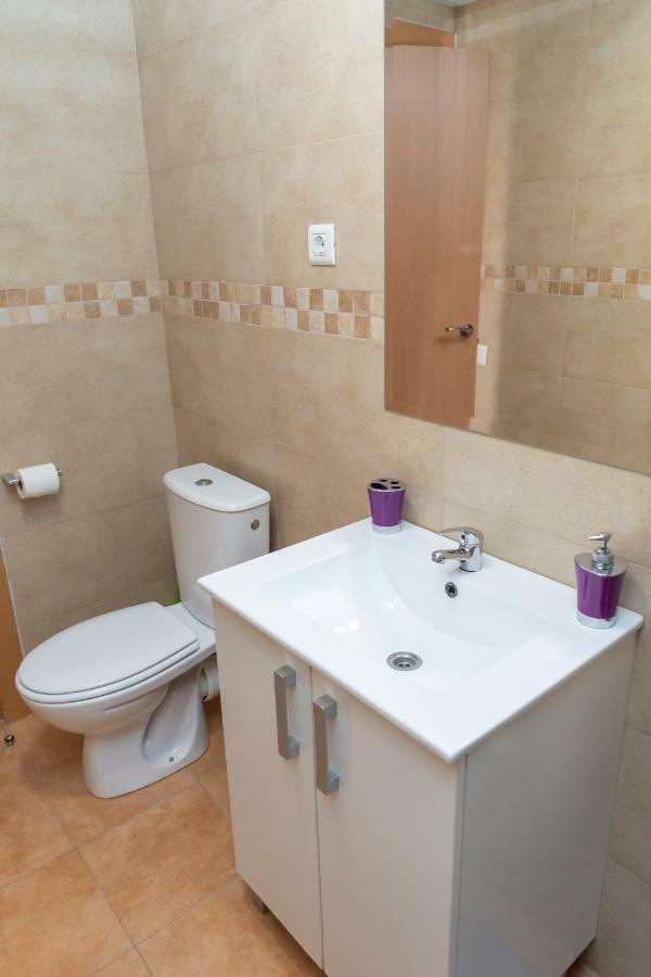 Anne Apartment Салоу Екстериор снимка