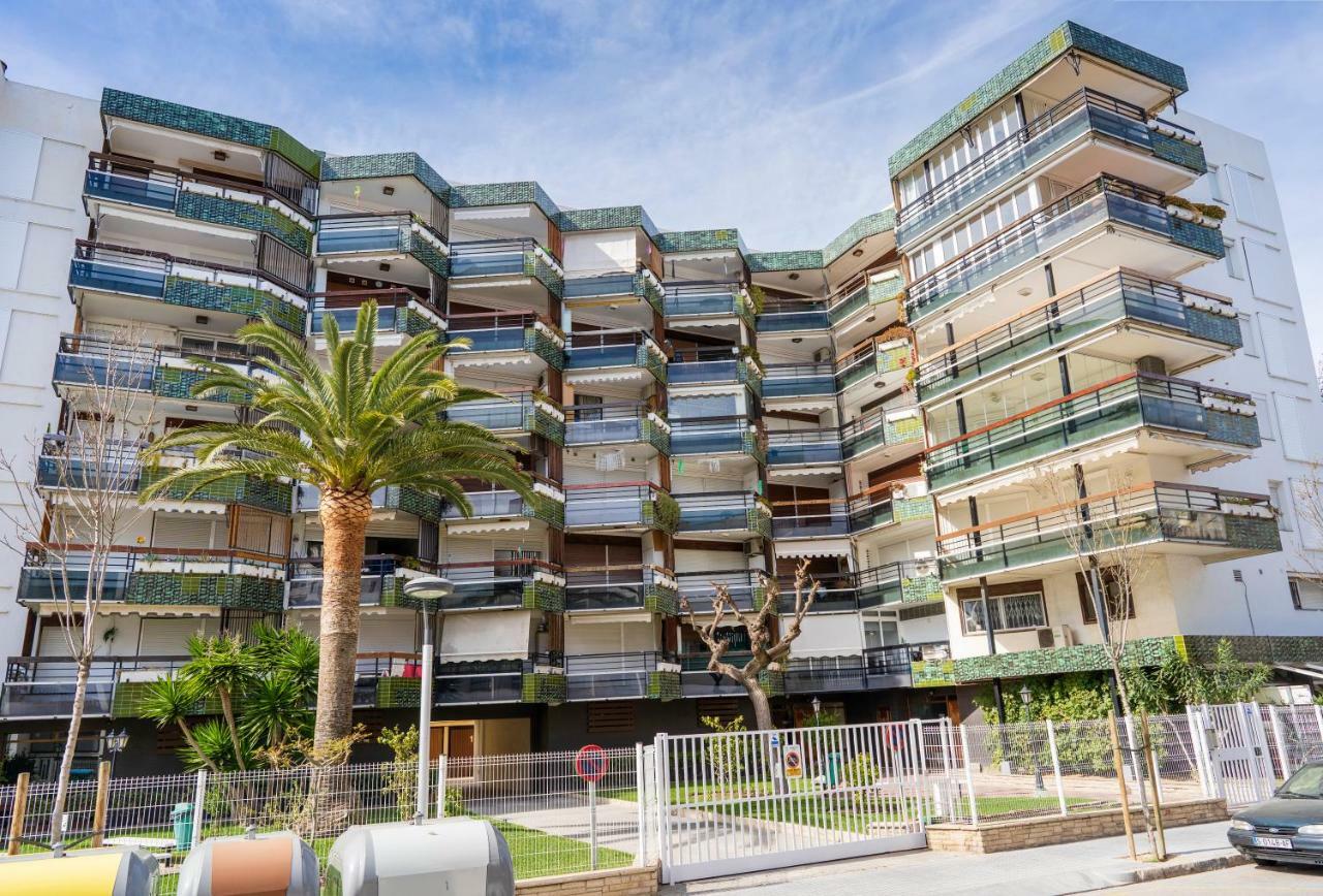 Anne Apartment Салоу Екстериор снимка