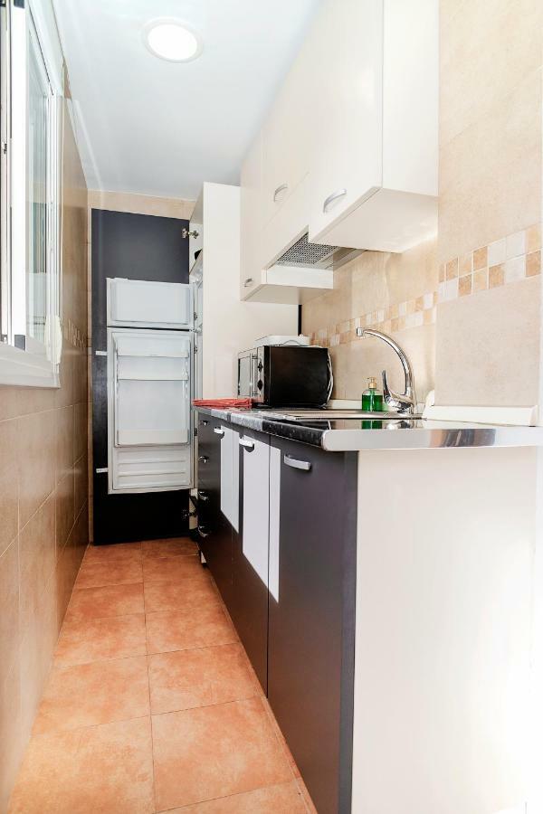 Anne Apartment Салоу Екстериор снимка