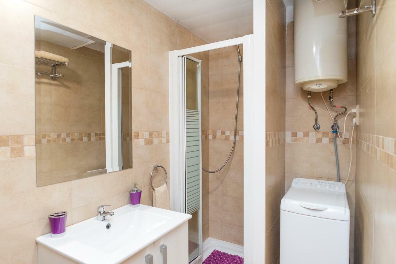 Anne Apartment Салоу Екстериор снимка