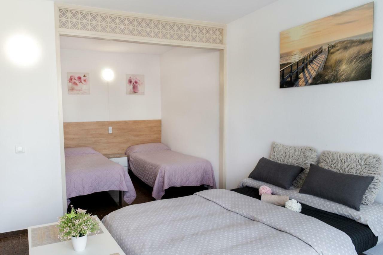 Anne Apartment Салоу Екстериор снимка